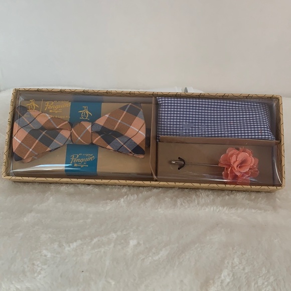 Penguin by munsingwear bow tie, pocket square, lapel pin - Picture 1 of 4